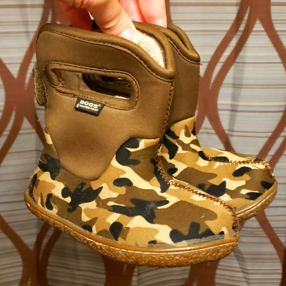 Bogs- Brown camo toddler boys sz 7